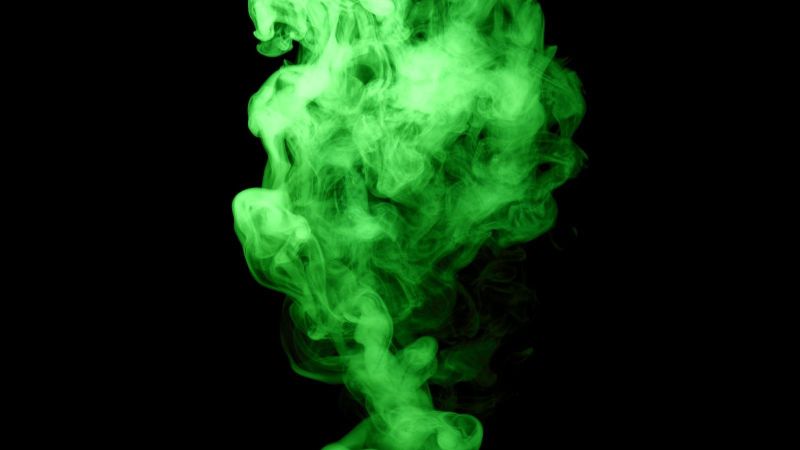 Das Bild zeigt grünen Dampf vor schwarzem Hintergrund.