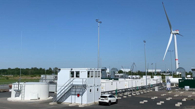 Die Test-Anlage zur Meerwasser-Entsalzung in einem Versuchslabor von Fraunhofer IWES.