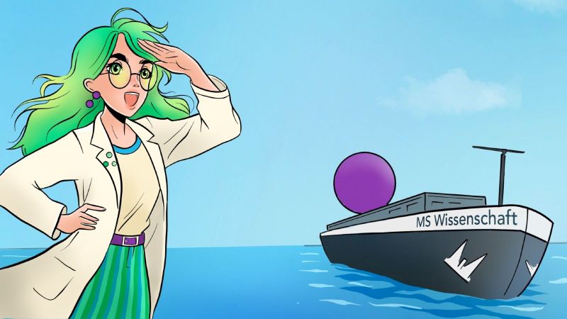Das Bild zeigt die Comicfigur Electra. Im Hintergrund das ehemalige Frachtschiff MS Wissenschaft.