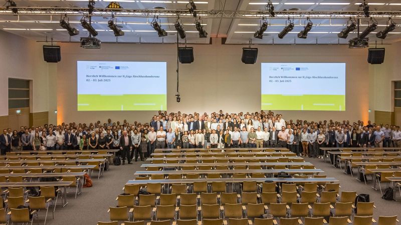 Das Bild zeigt die Teilnehmenden der H2Giga-Abschlusskonferenz.