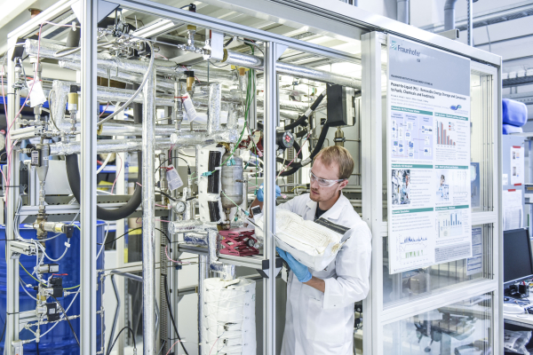 Bild-Nr.: 3002. Testanlage zur Herstellung von Chemikalien aus Abgasen der Stahlindustrie bei thyssenkrupp im BMBF-Projekt Carbon2Chem. Foto: Fraunhofer ISE