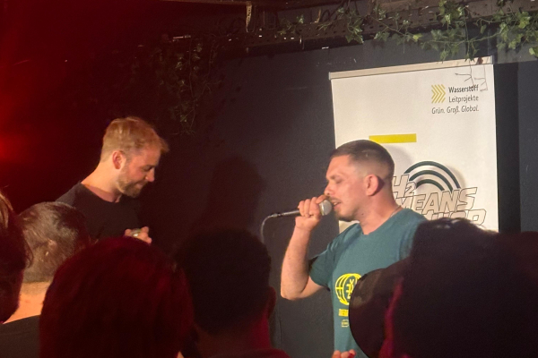 Das Bild zeigt die beiden Battle-Rapper Notyzze und DocMo.