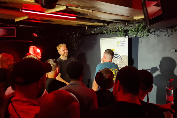 Das Bild zeigt die beiden Battle-Rapper Notyzze und DocMo.